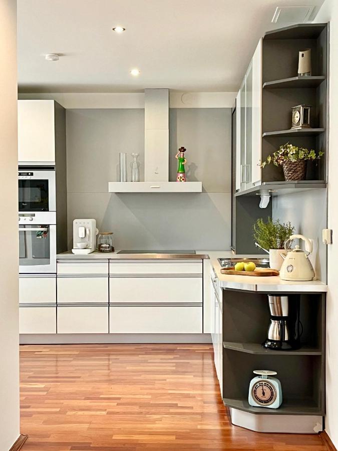 Luxury Penthouse Apartment Прага Екстер'єр фото