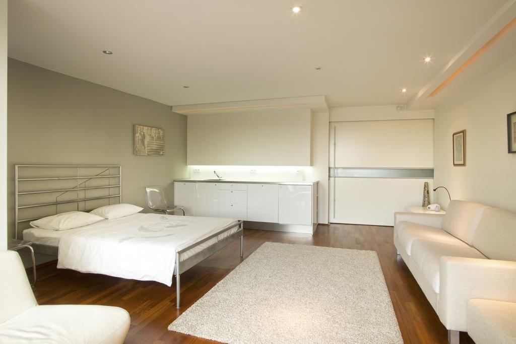Luxury Penthouse Apartment Прага Екстер'єр фото